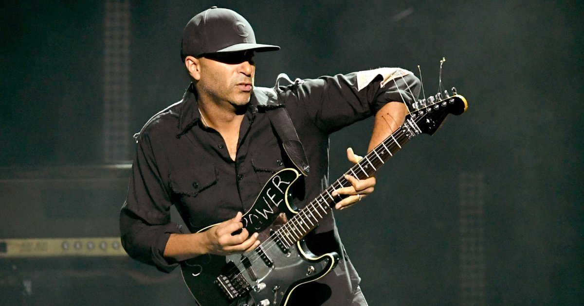 .@tmorello has such a recognizable sound. 🎵 His riffs and use of the whammy bar are so iconic! 🎸 📸 Photo Credits: Kevin Winter / Staff via Getty Images