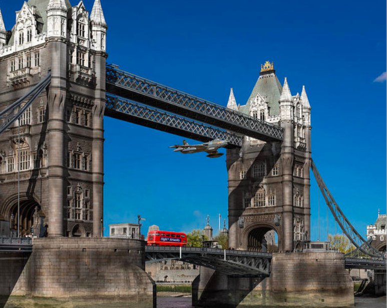 EnglishMow's tweet photo. Alan Pollock flown a jet fighter through London’s Tower Bridge. The flight was done in Hawker Hunter on April 5th, 1968. #London #Лондон #AlanPollock #АланПоллок #avia #авиа https://t.co/ijkSD4iPzb
