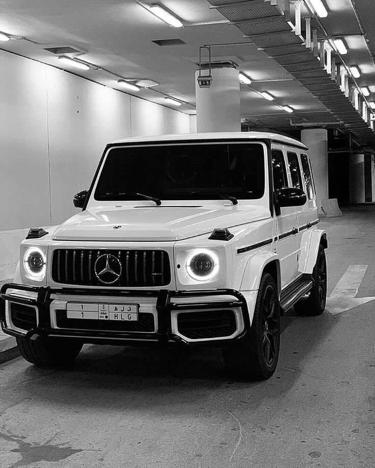 white G-Class >>>