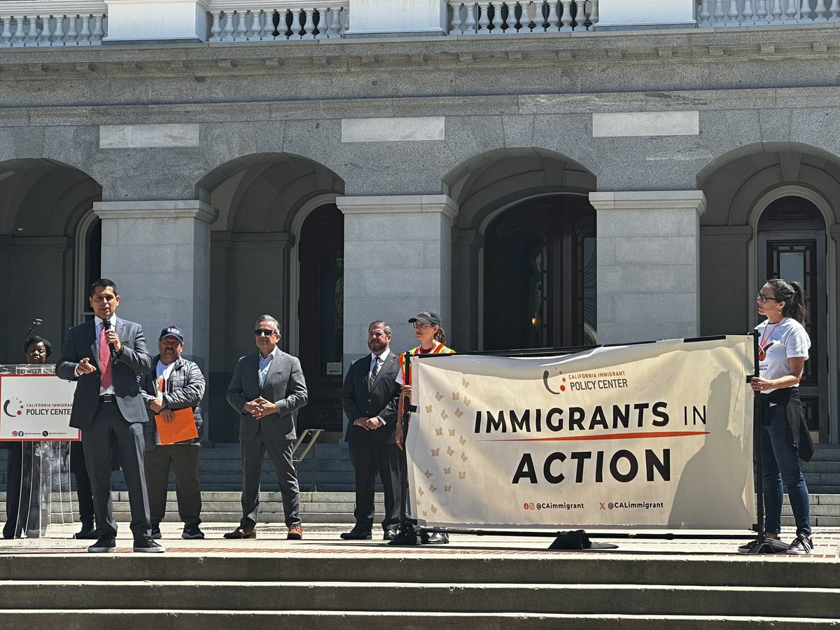 MSantiagoAD54's tweet photo. We are standing together with @CALimmigrant in support of #AB311 so we can have #Food4All!
No Californian should go hungry, regardless of immigration status.
Let’s get it done 👊🏽👊🏽 https://t.co/W38edRqwTT