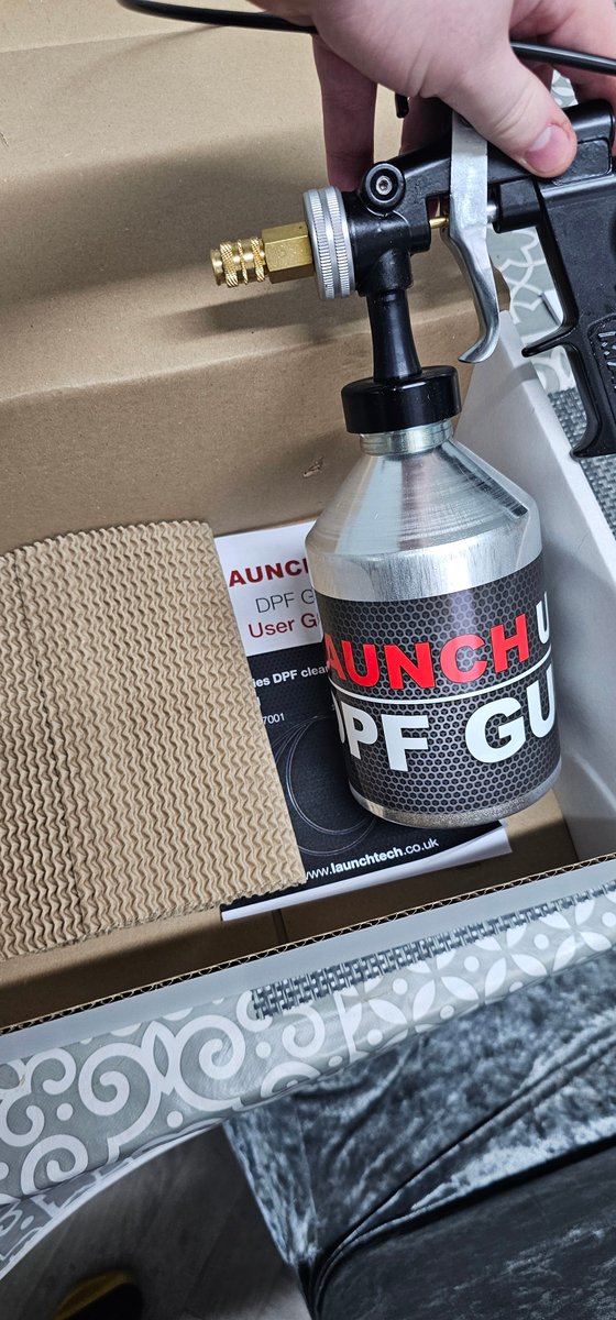 Tom420x's tweet image. Customer went to Halfrauds for a DPF &apos;clean&apos;, but my live data says it&apos;s still blocked! 🤦‍♂️ Looks like they&apos;re shooting blanks. 🚚💨 Got myself a new cleaning gun now. Time to show them how it&apos;s done! 🔫😂 #DIY #DPF #MechanicHumor