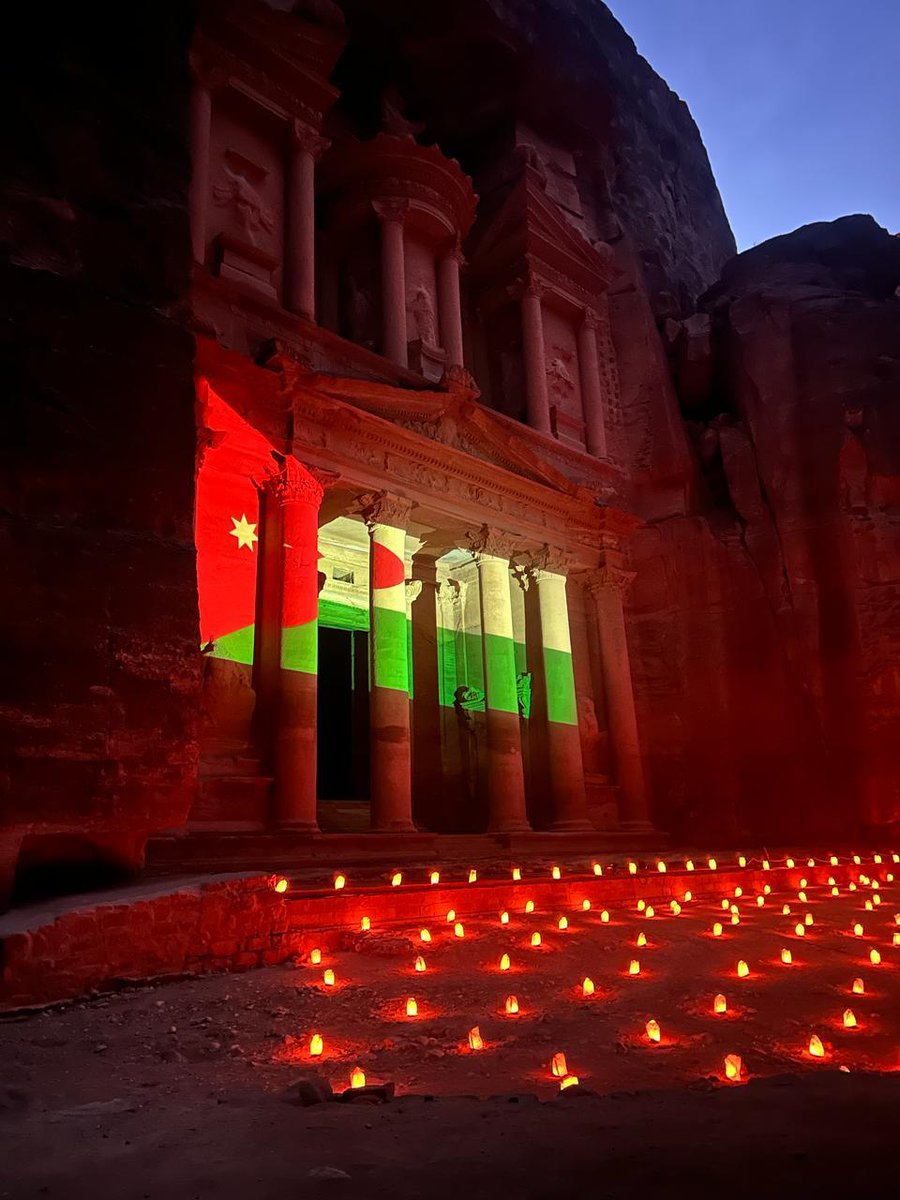 Happy Jordanian Flag Day. May the flag continue to fly high, inspiring us to strive for greatness and unity. #Petra #Jordan #visitpetra #visitjordan #Worldwonders #worldheritage #unesco #FlagDay