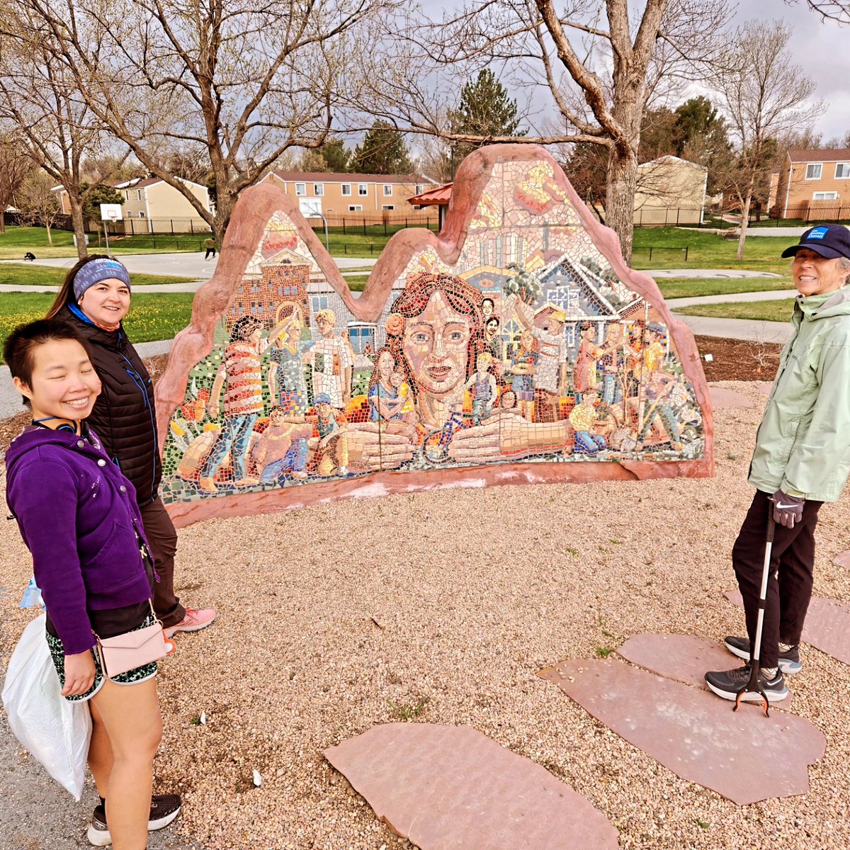 Kensington Park Mural: then and now. 

Have you seen the new water-conserving lanscape at Kensington park? Join one of our walks on Mondays and you might find out!

List of walks and RSVP on <a href="/Meetup/">Meetup</a>.

#longmont #Longmontwalks #visitlongmontcolorado #community #parks #publichealth