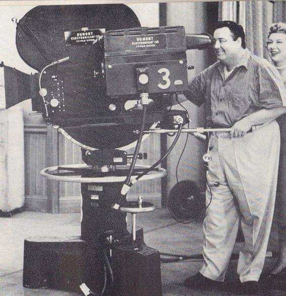 Jackie Gleason posing with the Dumont Electronicam that was used to film the classic Honeymooners. Damn, look how big that camera is. Compared to today's technology. I just felt like posting this. Most probably don't even know what The Honeymooners show was, or even Gleason