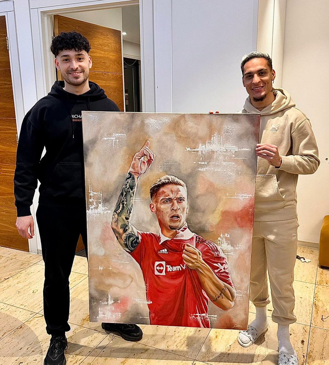 What a moment! 😍🎨 My pleasure to deliver this painting to @antony00 🙌 Thanks for sharing and I’m glad you like it! 🤝 Always awesome sharing my work with the players and Antony was an absolute legend ❤️