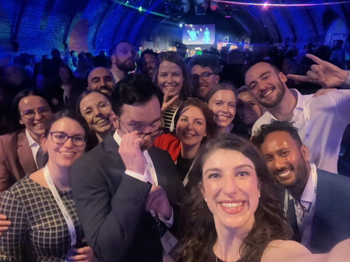 HematoRules's tweet photo. #HematoRulers also know how to party! 

Living the dream! #EBMTfamily 🌎 🌍 
Amazing people!!!

@TheEBMT @TheEBMT_CTIWP @TheEBMT_Trainee https://t.co/9fTJJxgqC4