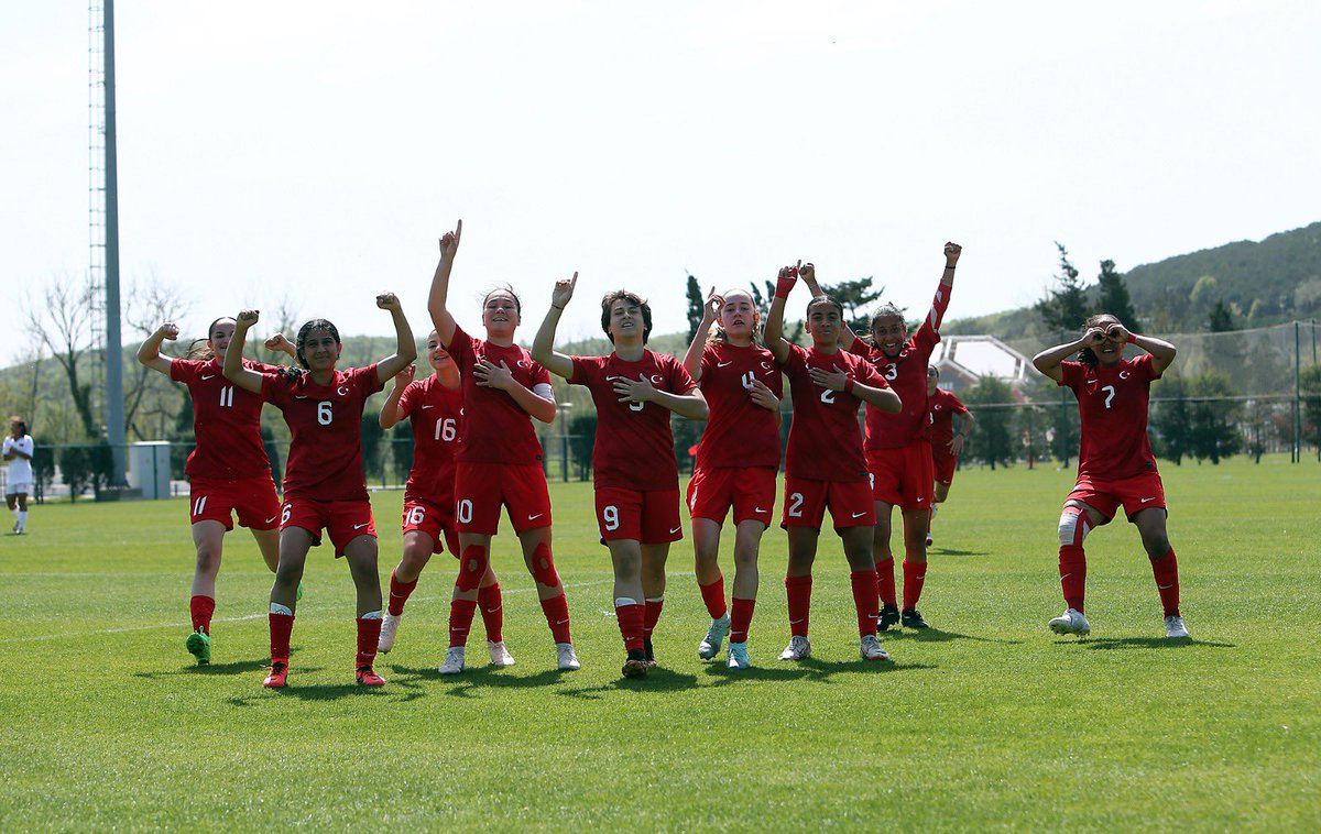 👏 U16 Kız Millî Takımımız, UEFA WU16 Dostluk Turnuvası A Grubu'ndaki üçüncü maçında Vietnam'ı 3-1 mağlup etti. Tebrikler #BizimÇocuklar🇹🇷