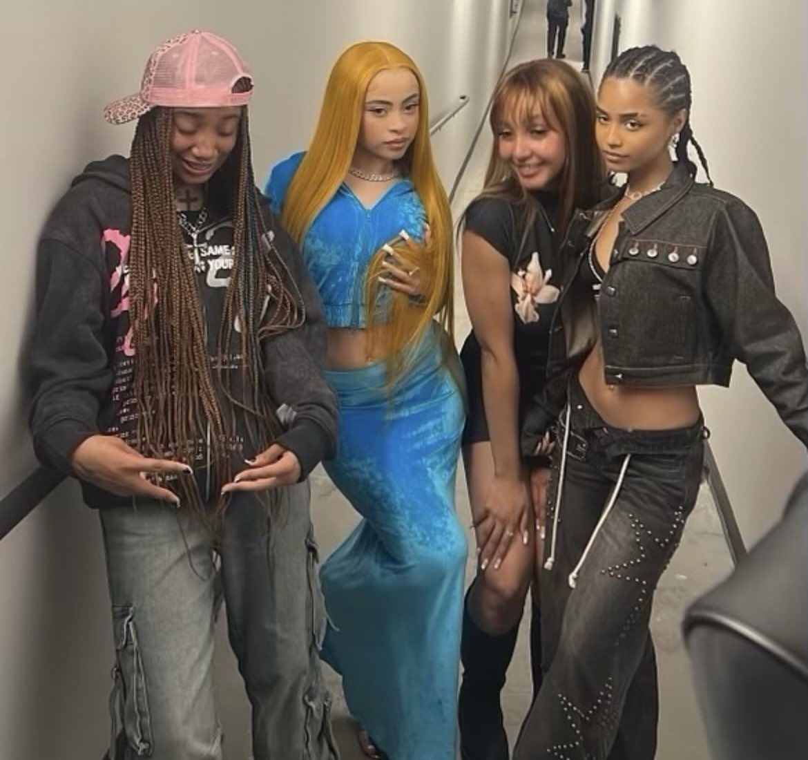 therealugs's tweet photo. Slayworld for women https://t.co/kiL2rpGdGS