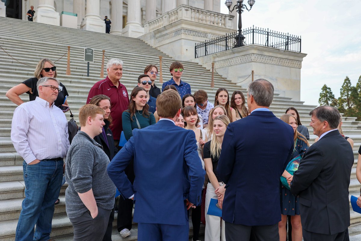 Spearfish High School stopped by the Capitol to say hi to their Congressional delegation. I gave them a quick update on what to expect from the House of Representatives this week and heard about their plans for after graduation.