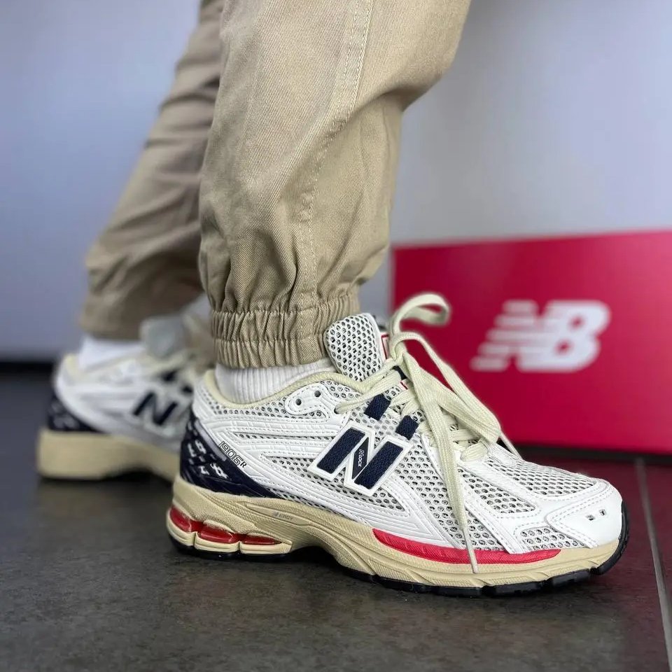 Ad: New Balance 1906R  display picture 2