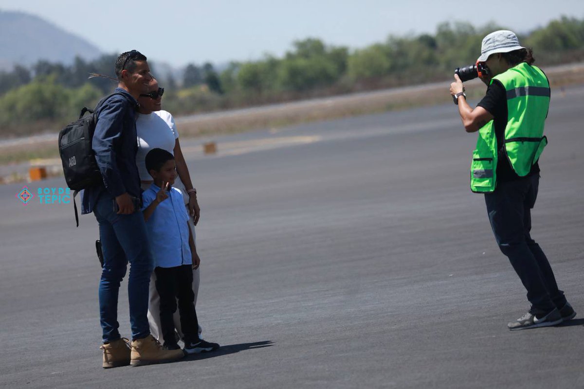 SoyDeTepic's tweet image. ¡Histórico en Nayarit! ✈️ 

El nuevo Aeropuerto Internacional Riviera Nayarit ha realizado el primer vuelo (de prueba) de Tepic a Los Ángeles en EUA y muy pronto, los vuelos comerciales serán una realidad.

Ahora sí, más rápido, fácil y seguro, podrás estar con tu familia de.🇺🇸🥰