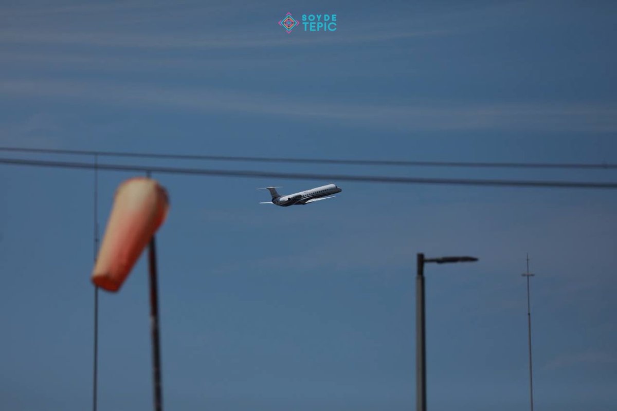 SoyDeTepic's tweet image. ¡Histórico en Nayarit! ✈️ 

El nuevo Aeropuerto Internacional Riviera Nayarit ha realizado el primer vuelo (de prueba) de Tepic a Los Ángeles en EUA y muy pronto, los vuelos comerciales serán una realidad.

Ahora sí, más rápido, fácil y seguro, podrás estar con tu familia de.🇺🇸🥰