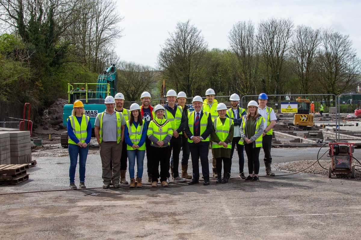 🍏 The former Rhondda Bowl and Fruit Warehouse housing developments in Tonyrefail are beginning to take shape. 🏡Both schemes will offer a total of 34 new homes to local people. Read more bit.ly/4d9Pss2 @LlywodraethCym @RCTCouncil @Castell_Group