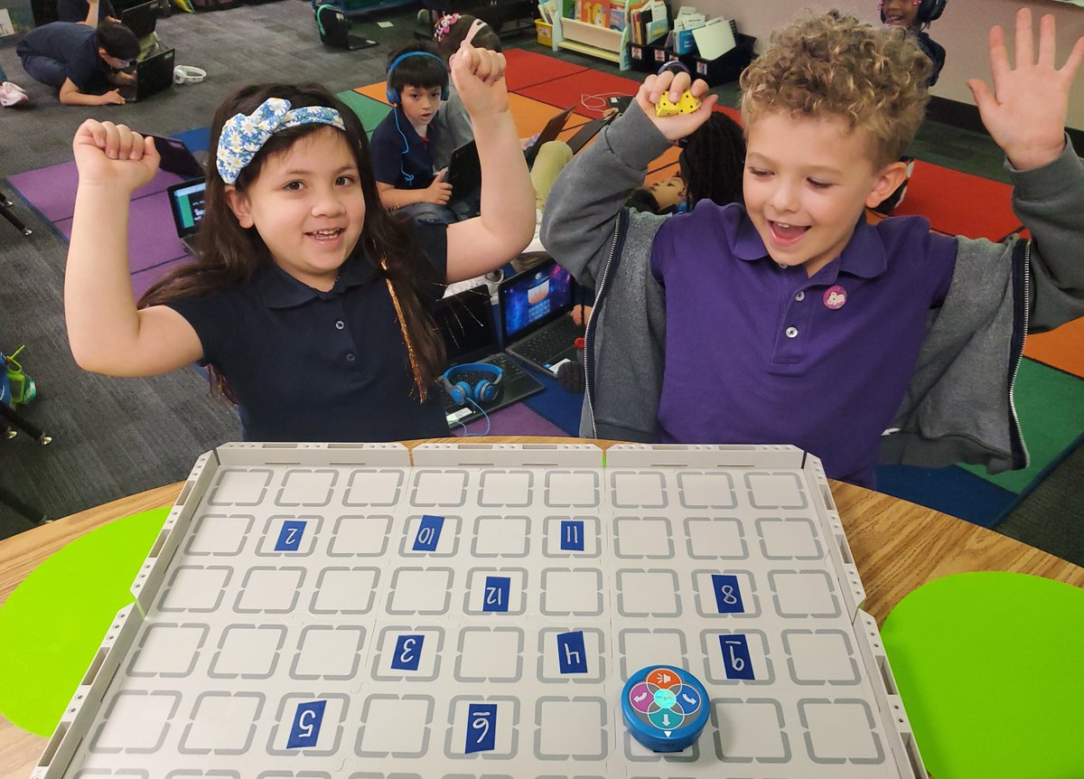 🤖💡Did you know that learning robotics isn't just for grown-ups or older kids? It's true! The tiny techies at @McCawSTEAM started with w/basic programming to find shapes; now they're tackling addition. It's never too early for #STEMeducation! #CCSDMagnetSchools #RoboticsForAll