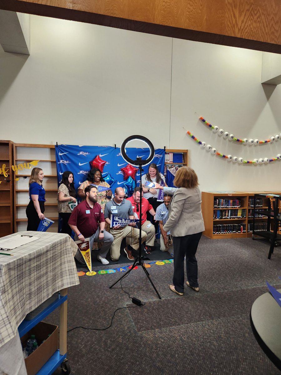 JFBHSGuidance's tweet photo. Celebrating our 2024 grads 🎓 Thanks to Mrs. Sanders for her hard work on the event and for the college reps who attended! @followLimestone @winthropu @sccyourcollege @USCUpstate @CCADMISSION @NGreenvilleUniv @go2smc https://t.co/fwskpot2sx