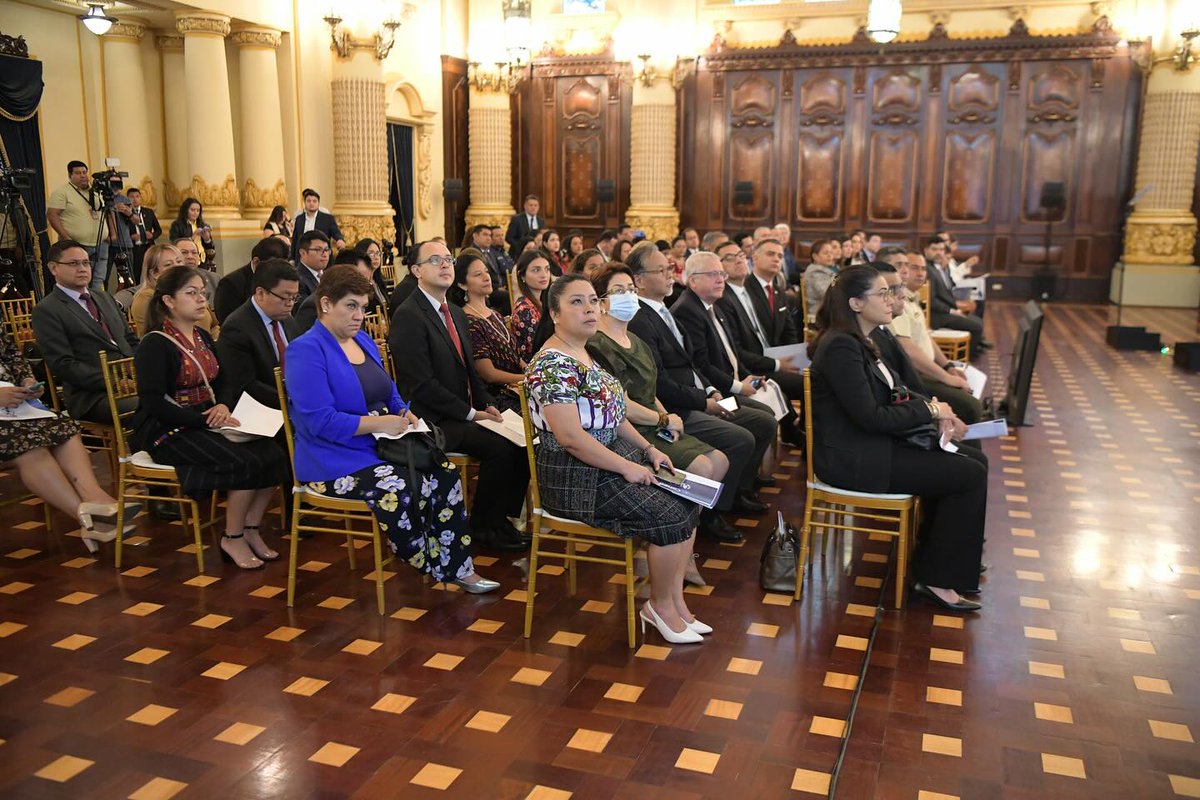 La actividad contó con la participación del presidente @BArevalodeLeon, @OITAmericas #OIT y la comisión integrada por @MINTRABAJOGuate, @MINECOGT, @MineducGT, @midesgt y esta cartera. #MAGASaleAdelante 💼 #GuatemalaSaleAdelante 🇬🇹
