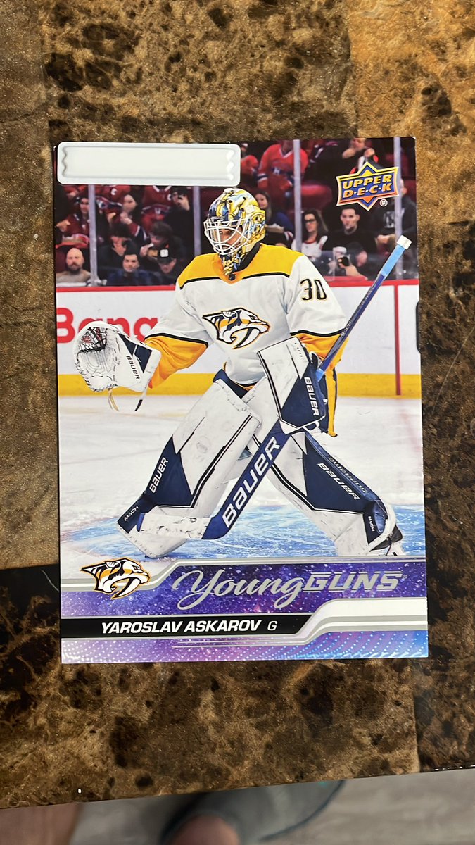 Anyone ever see a card with a security tag on it before? 😂 

@UpperDeckHockey Can you help me out? 😅