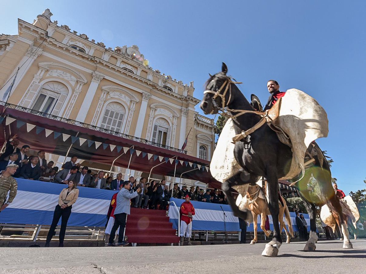¡Celebramos los 442 años de la Ciudad de Salta!

Esta mañana participé del acto en conmemoración de un nuevo aniversario de su fundación.

¡Feliz cumple, #Salta la linda! 👏👏