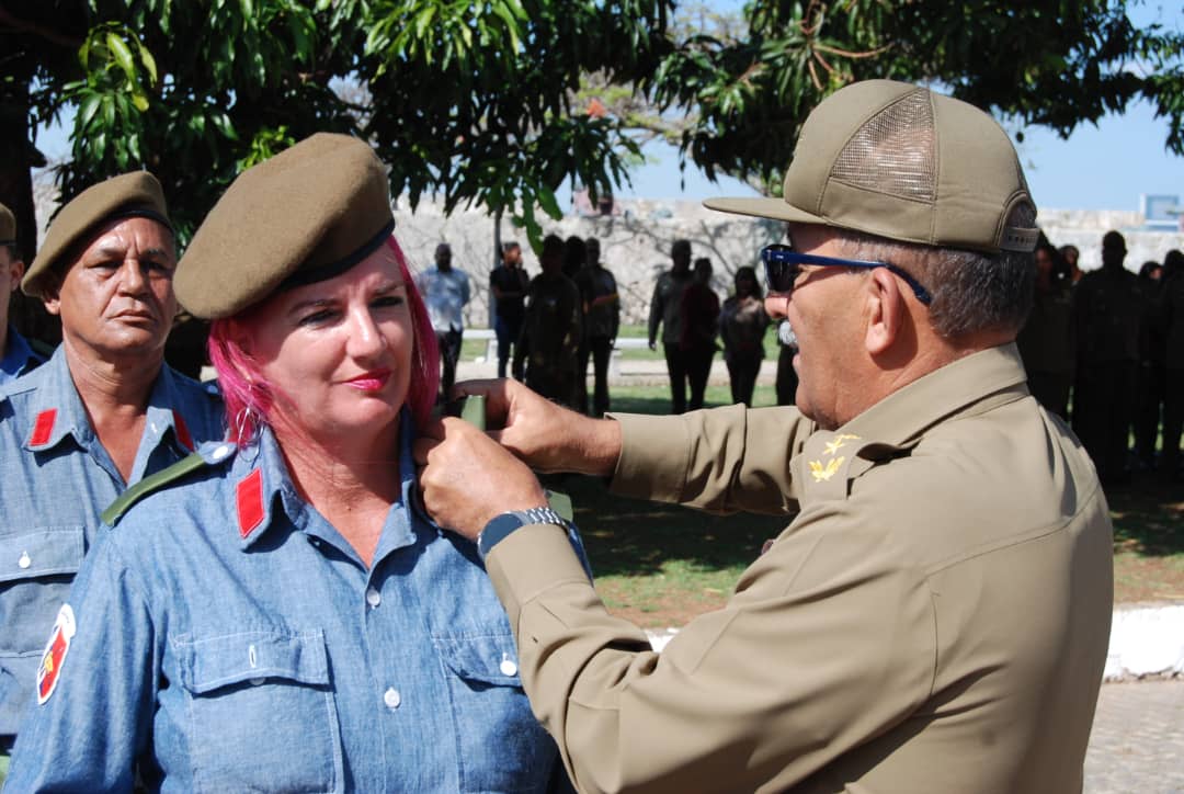 Se conmemoró el Día del Miliciano con el ascenso en grados militares de varios cuadros de mandos de estas unidades. La defensa de la Patria nunca se va a descuidar. #CubaViveEnSuHistoria