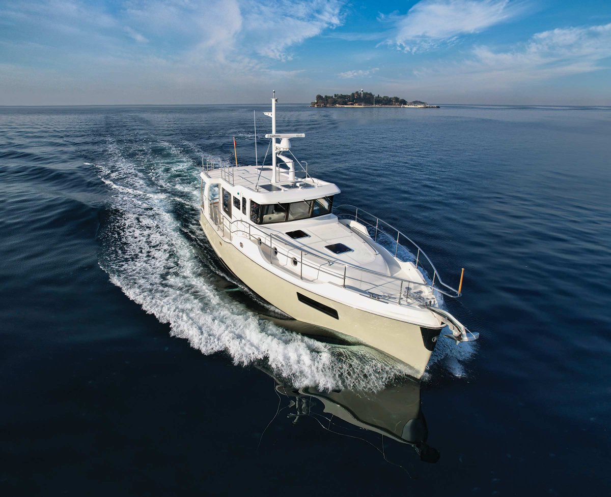 The Nordhavn 41 is on display this week at the Newport Beach (CA) Boat Show!  The NBIBS runs Thursday, April 18th through Sunday the 21st.  
We hope to see you there!
#Nordhavn41 #nordhavn #nordhavnyachts #nordhavntrawlers #trawleryacht #trawlerlife   #nordhavndreamers