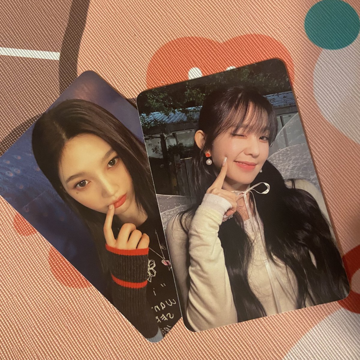 Got my yeri and seulgi poster albums annnnd ☺️ … pulled Irene and joy photocards 😐 anyone who wants to trade HMU !!!

-

#wtsredvelvet #wttredvelvet #wtschillkill #wttchillkill #wtsirene #wttirene #wtsjoy #wttjoy