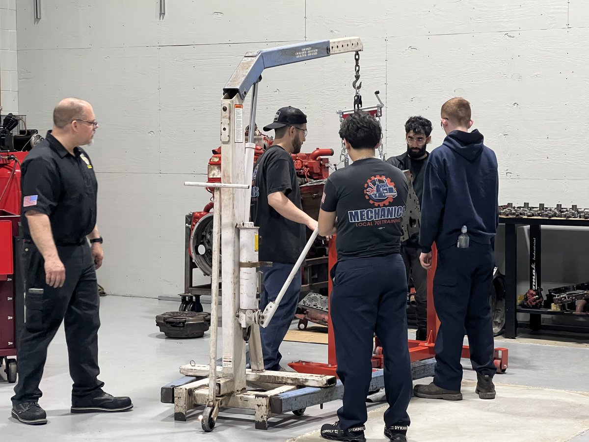 IAM701Training's tweet photo. Mr. Eckert oversees students during the Diesel Engines and Powertrains class. https://t.co/0G9Xfk0SJJ