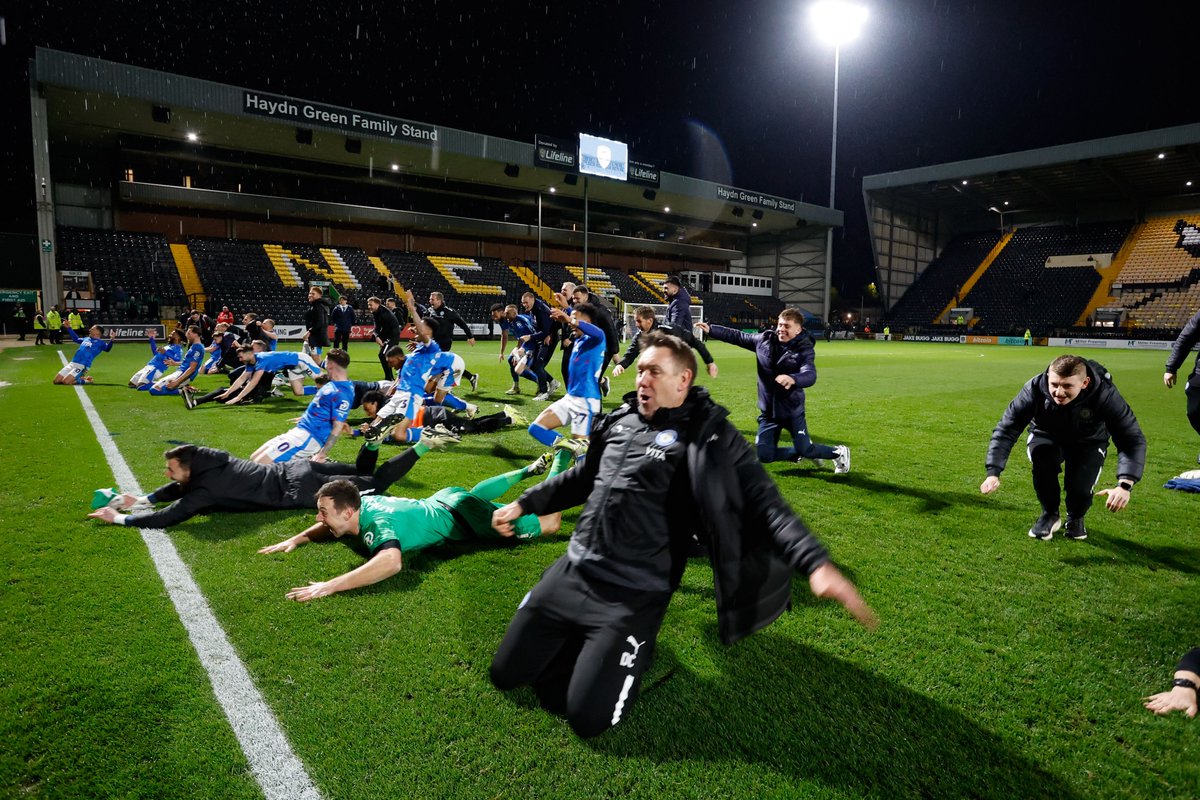 Chally with the knee slides 🤣 

#StockportCounty