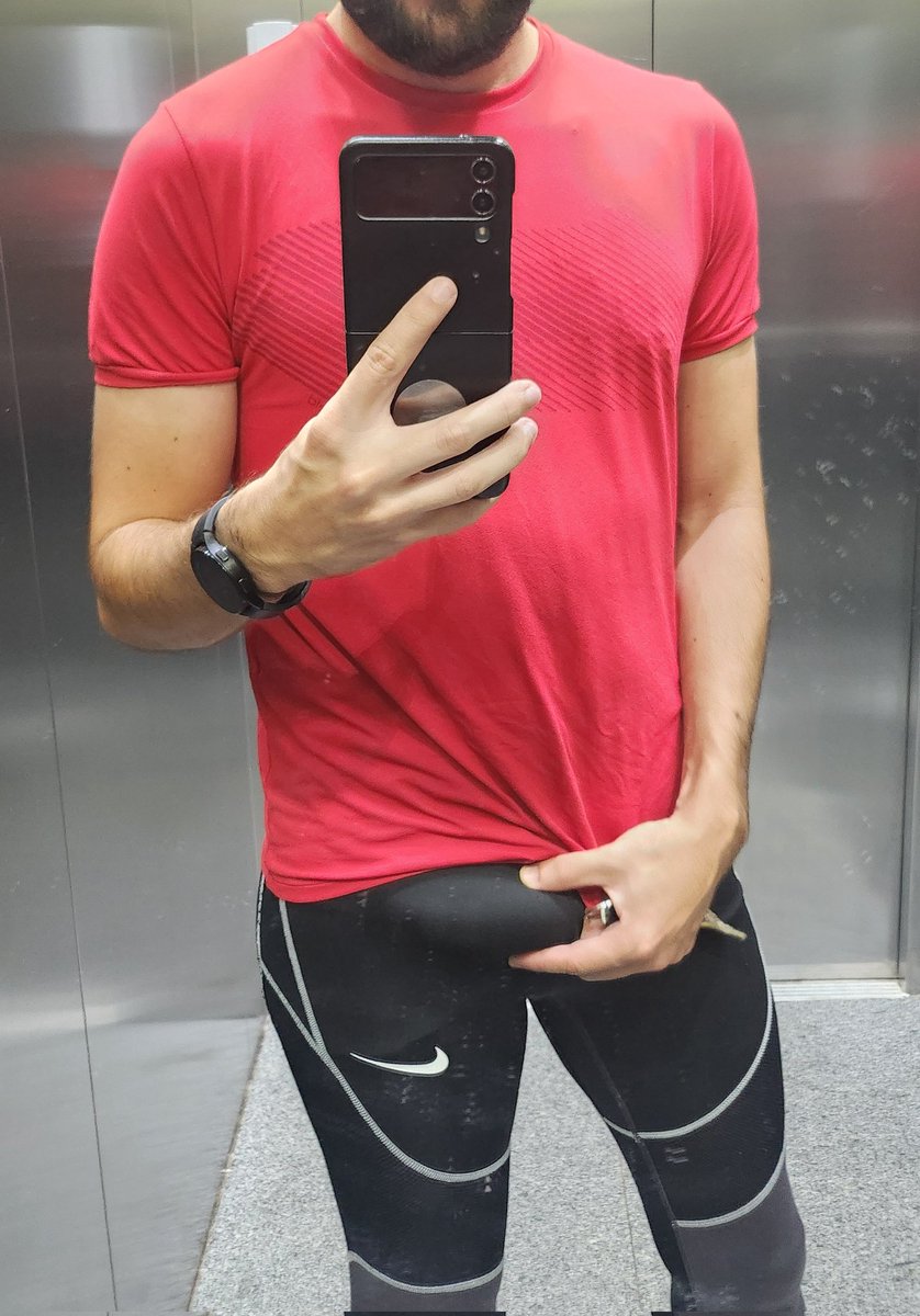 Na saída da academia... Não deu pra segurar 🍆