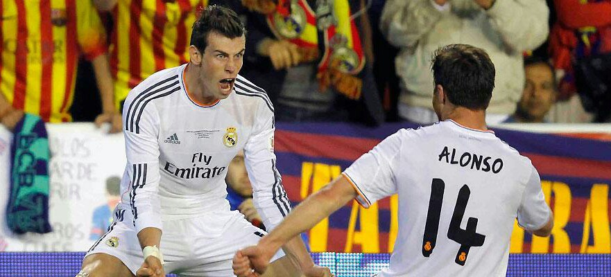 16 de abril de 2014, tal día como hoy de hace 10 años. Bale celebra su gol con Xabi Alonso... 📸 Fotografía de Víctor Carretero.