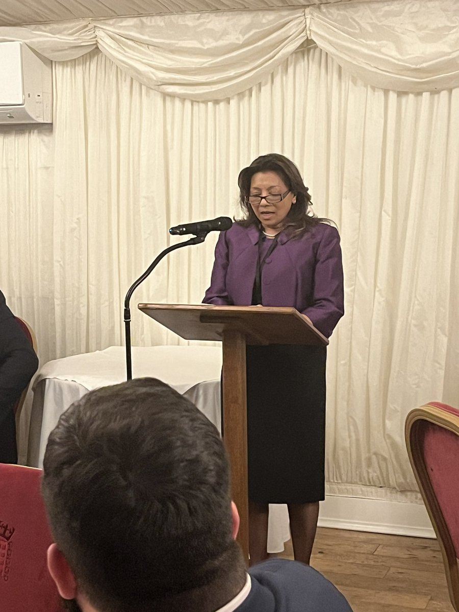 NDLawGlobal's tweet photo. The London Law Programme students had dinner @UKHouseofLords and heard from @NigelEvans and HHJ Karu.  It was a truely inspirational evening #NDLondonlaw @NDLaw @uNDLondon @NotreDameGlobal https://t.co/1iqoAigF9R