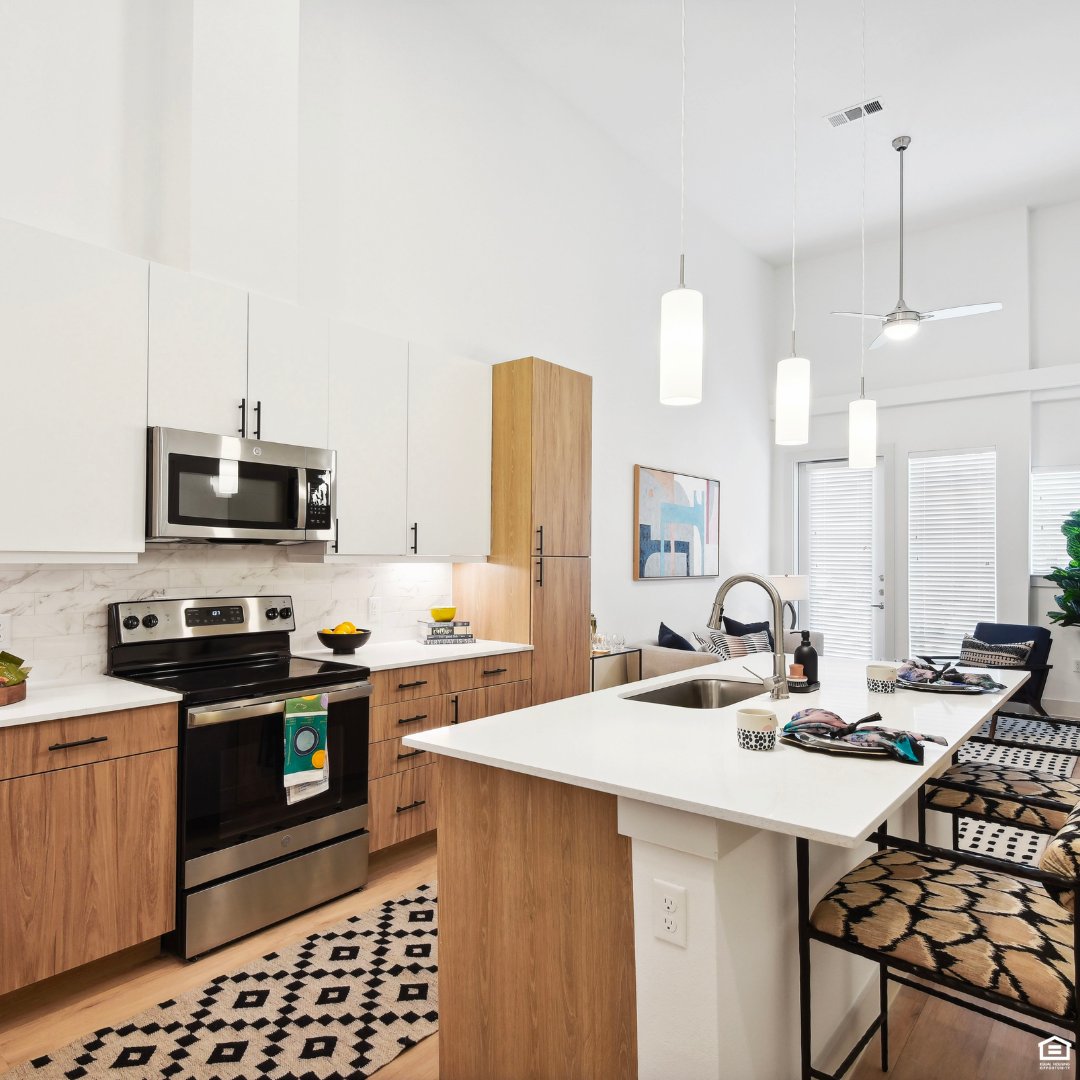 KairoiRes's tweet photo. Elevate your culinary adventures at The Bond's modern kitchen, where stainless steel appliances and sleek quartz countertops redefine contemporary cooking.

Visit our website to learn more: https://t.co/kQFFTtsPnO https://t.co/FhfqU519c2