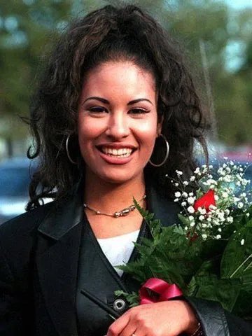 This_PettyPapii's tweet photo. Happy Heavenly Birthday To This Queen 👑 🕊️ #SelenaQuintanilla #AnythingForSelena https://t.co/Jya9QPH7Fm