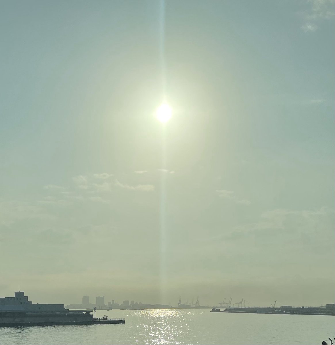 Big_Bang_2024's tweet photo. おはようございます‼️

4月17日水曜日晴れ

この景色見て😭

1週間咳地獄を味わい、吸入器1発で治った、医者嫌いもダメだな🙅

仮想通貨はなんとなく安堵感が漂って来ているがこういう時にドーンと落とされる

『落ちたら何とかして買う』

今日と一日
『死ぬな、怪我すな、病気すな』

行ってこーい🙌 https://t.co/WVL2xoh7Fk