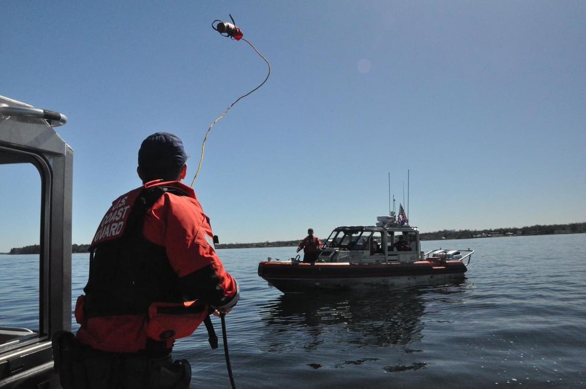 #TrainingTuesday - @USCG STA Alexandria Bay, boats back in the water they participated in one of their favorite things to do on the river… two-boat #Tuesday!

STA personnel take two boats and simulate one boat in distress and the other boat responds expeditiously! #AlwaysReady https://t.co/wWgytFSsiw