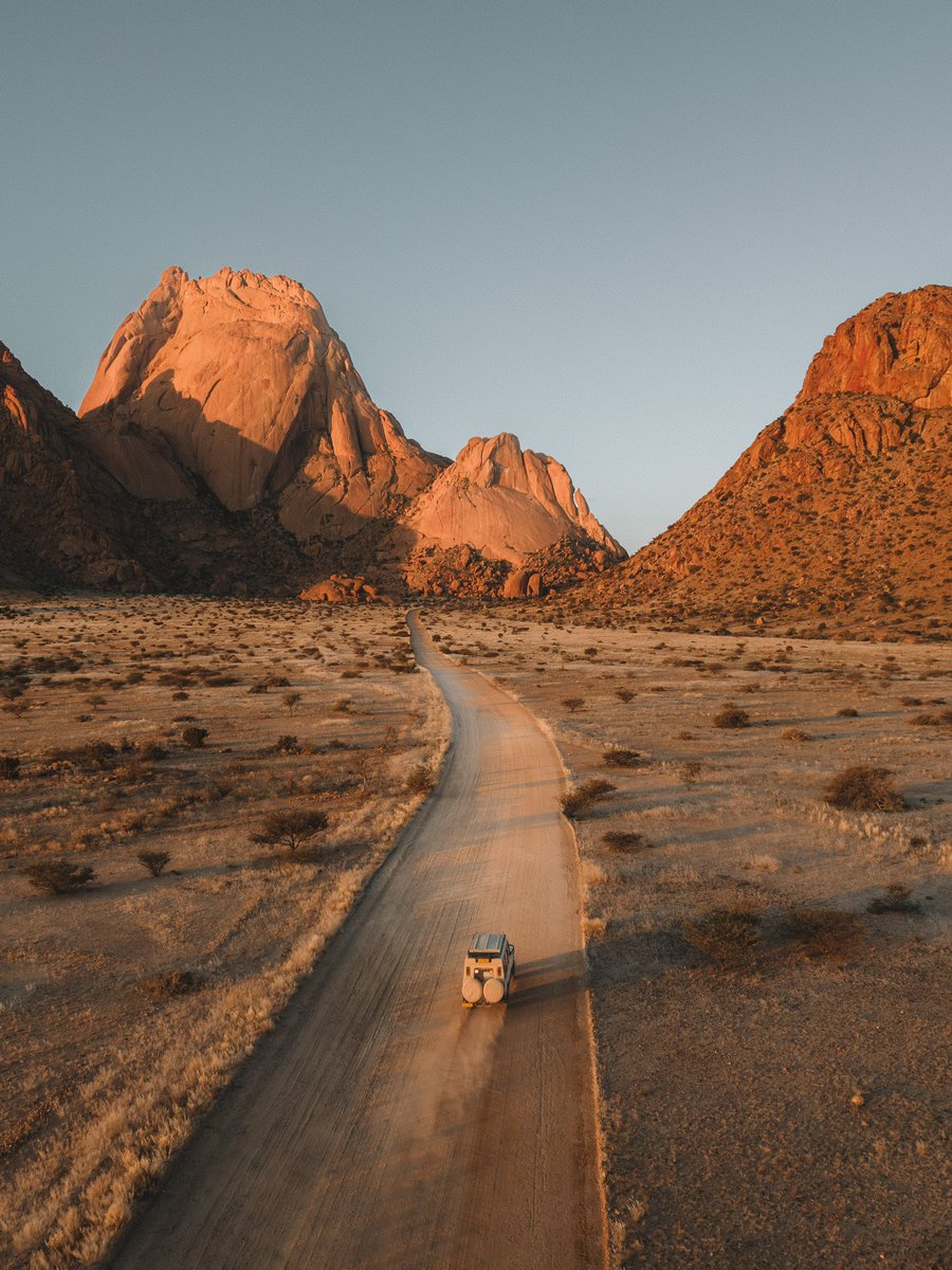 The road less travelled by @Joannehollings … absolutely love this one photograph… ☀️