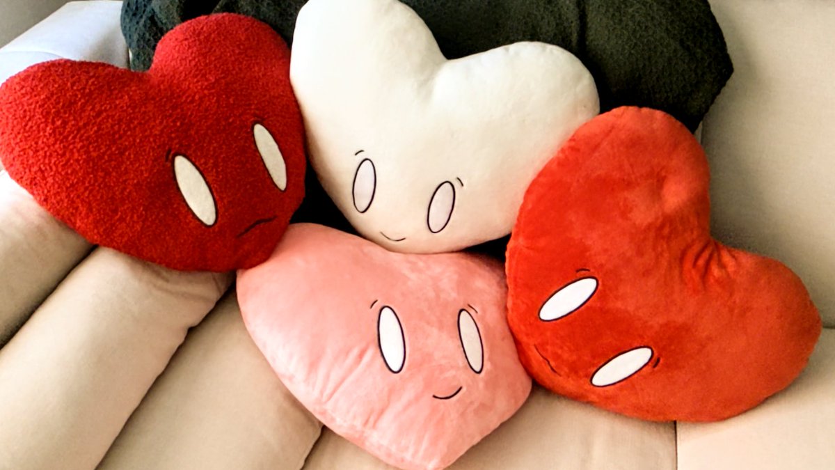 The rest of my @LT3NFT family has arrived ❤️🤍🩷❤️🥹 Could not love these more—squishy, huggable, perfect size for snuggling, super high quality, and the most adorable expressions on their little heart faces 🥰 Can't wait for there to be a web3 component as well! wen mint?? 😉