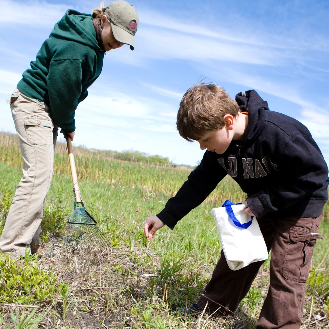 In honor of Earth Day, the Forest Preserves of Cook County is hosting a variety of weekend events! 🌍 Earth Day Cleanup♻️ 4/19 - 4/20 Fri, 3-5 pm 📍 Jerome Huppert Woods Sat, 12-2 pm 📍 Miller Meadow-South, Grove 6 Visit: bit.ly/3Q23uC5