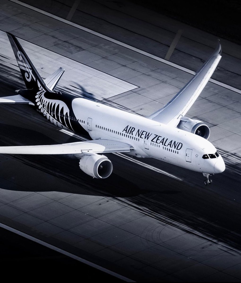 This month marks 40 amazing years of Air New Zealand providing non-stop journeys between Los Angeles and Auckland. Happy Anniversary @FlyAirNZ and thank you for connecting LAX passengers to New Zealand! 📸: @aviationdylan