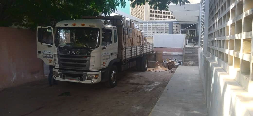 GMBNBT_Falcon's tweet photo. La GMBNBT y el MPPOP #falcon realizaron importante apoyo al hospital. Dr Rafael Calle Sierra en traslado de insumos médicos, desde la secretaria de salud Sede Coro hasta dicho hospital.
-
@nicolasmaduro
@delcyrodriguezv
@raulalfonzoparedes
@vclarkb
@gmbnbt
@mppobrasve https://t.co/sg8etrP4In