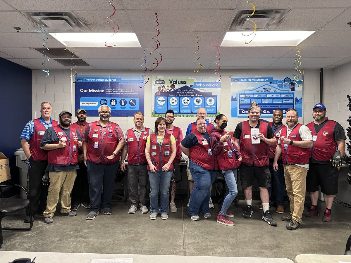 TraceyH1218's tweet photo. Lowe’s 2918 had the pleasure of having Shawn with Lowe’s Protection Plan today for our Specialty Spotlight! Let us Protect your Appliances, OPE and Tools! @CharlesSt73 @katlynzora @steveyoung456 @BenitoKomadina @lowes2918rva https://t.co/Fk1aF5a2zW