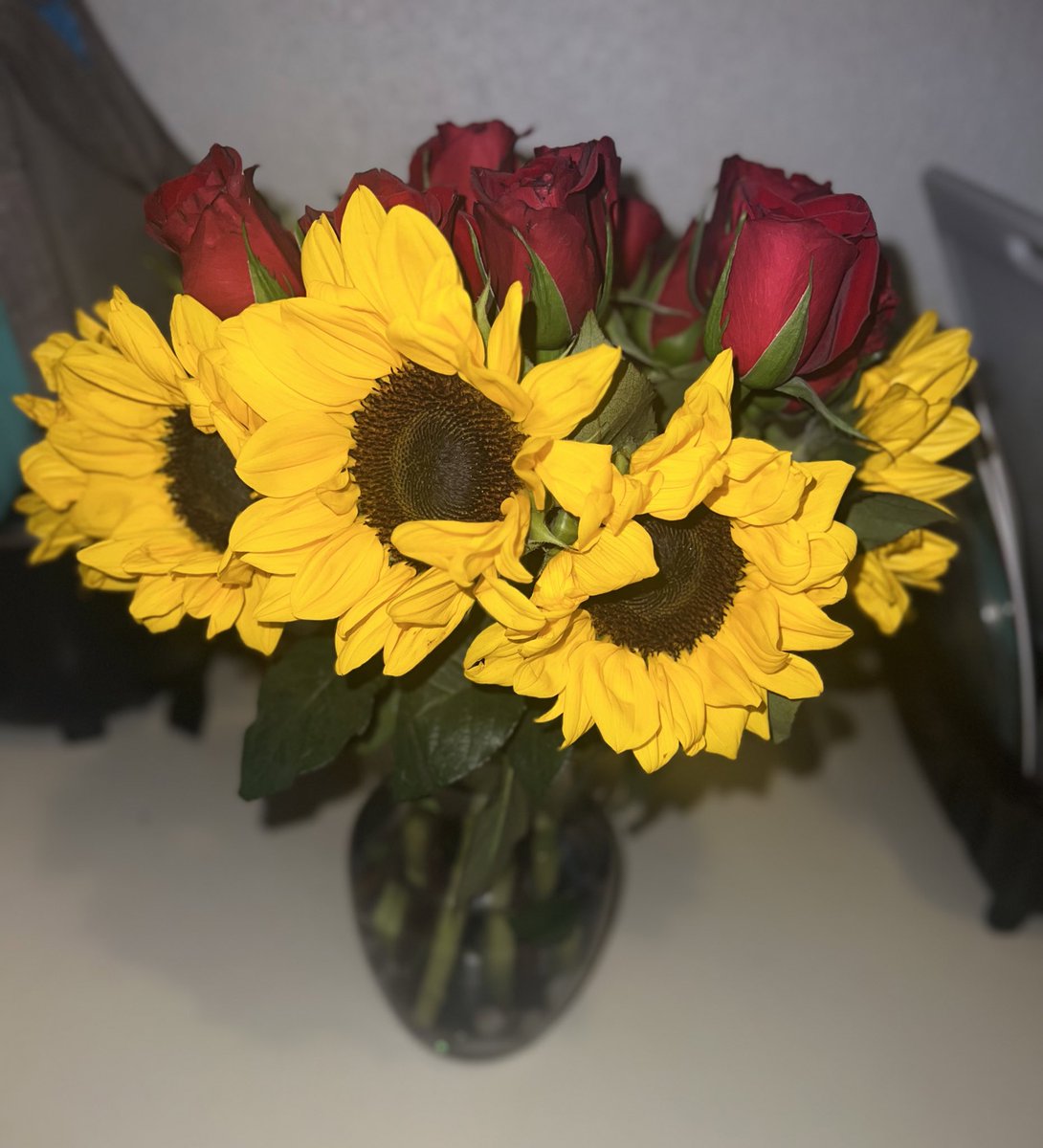 uknowadrienne's tweet photo. I told him my flowers died yesterday and I threw them out… this what I came home to today 🥹😭 with the “you said your flowers died” 🌻🌹❗️ https://t.co/w7Cih3Dqwv
