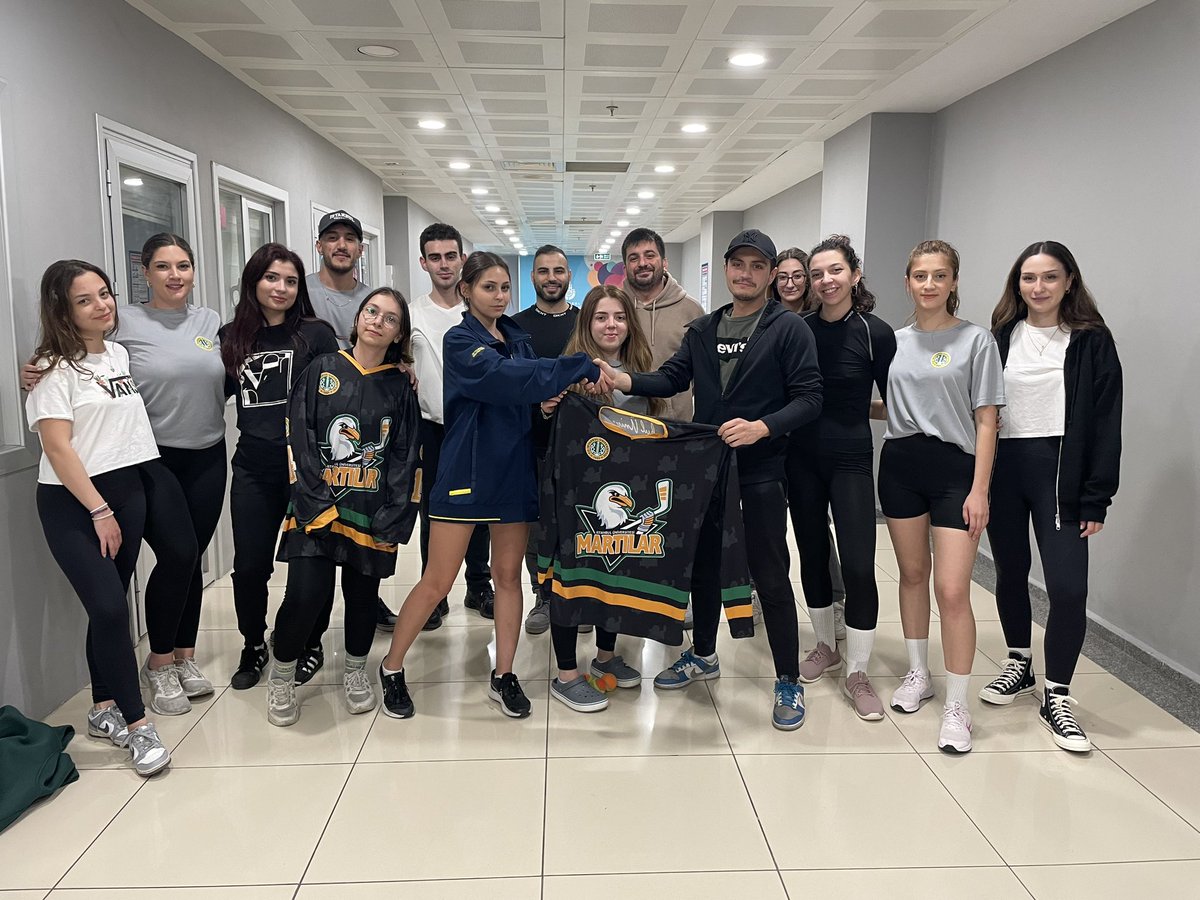 e_kelesss's tweet photo. beni hokeye başlatan abilerimden bayrağı devralıp takımın başında ilk antrenmanıma bugün yeni takımım İstanbul Üniversitesi ile çıktım🤩
#GoGullsGo https://t.co/VfkyRJ3RTj