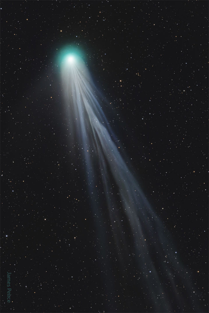 Ion Tail of Comet Pons-Brooks © tmblr.co/ZHSGxTfUIBEASi…