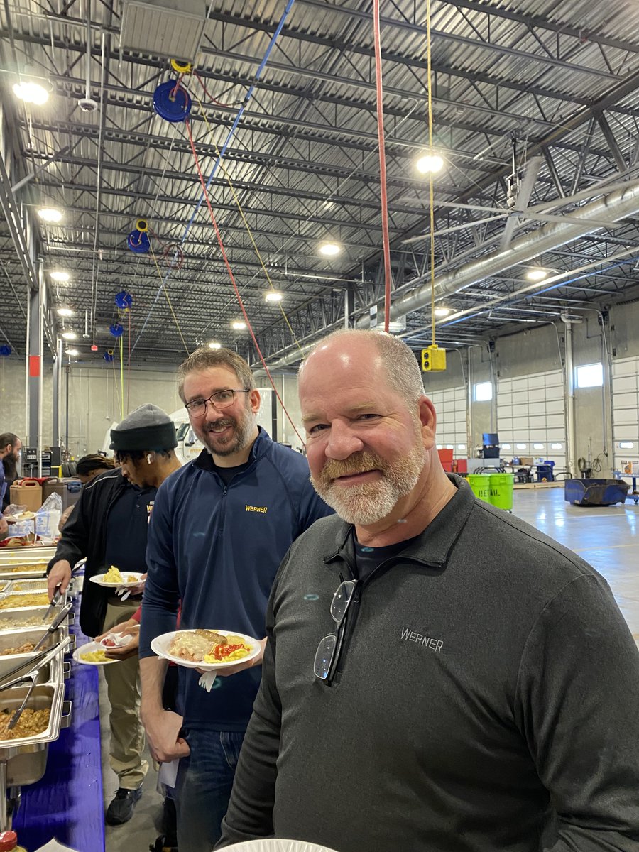 🙌 Delicious food, great conversation and an awesome turnout today at the Lehigh Valley terminal! A special shoutout to Eric, who was recognized during the event for 5 years of service on Werner's Road Team AND for accomplishing 5,000 safe store deliveries! #RollinWithGratitude