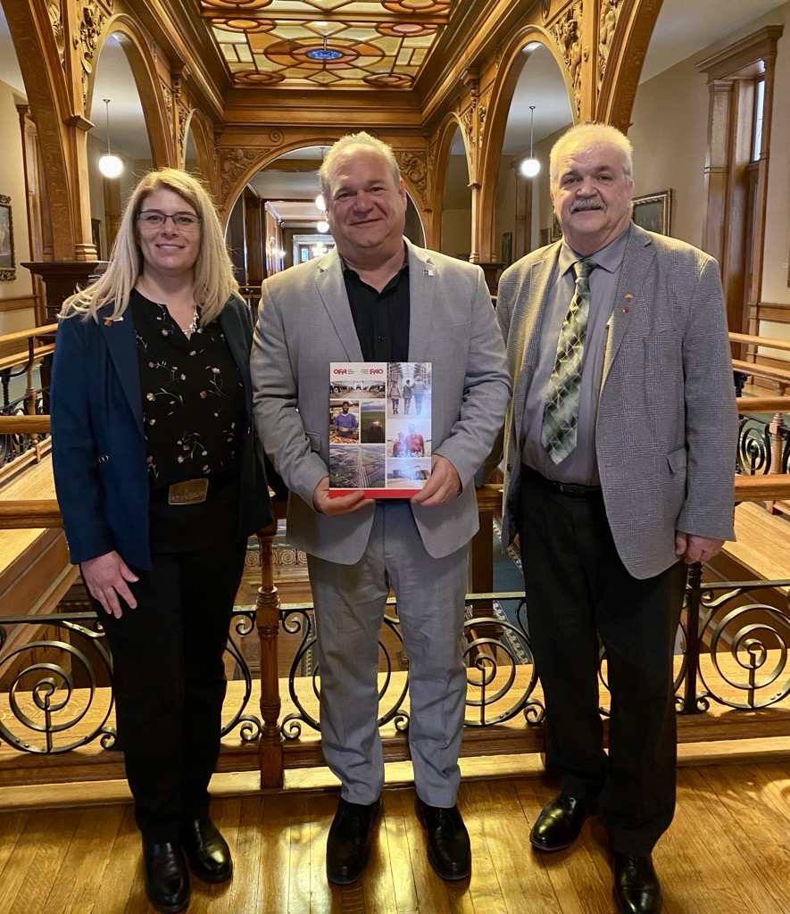 Connecting with <a href="/JeffBurch_/">Jeff Burch</a> Critic for Municipal Affairs today at #OFAatQP was great. We appreciated the discussion on land use, housing, infrastructure, farmland protection, and economic growth opportunities for #ontag. #FarmsFoodForever