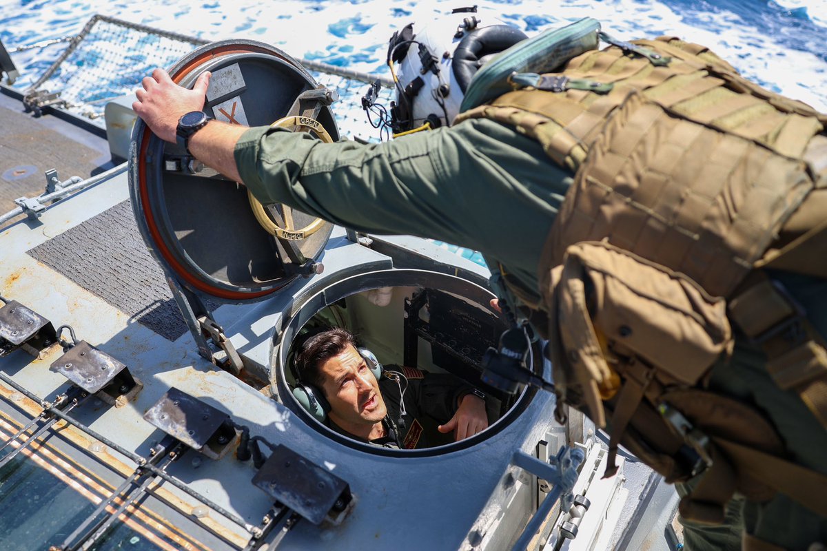 USNavy's tweet photo. Photos of the Day
1️⃣ An LSO briefs #FLTOPS aboard #USSRoosevelt @US6thFleet
2️⃣ #VFA136 prepares for #FLTOPS aboard @USSHARRYSTRUMAN and 3️⃣ @USMC provides weapon support aboard #USSNewYork @US2ndFleet @USFleetForces
4️⃣ @TheRealCVN71 CO pre-flight checks #VFA154 F/A-18E @US7thFleet https://t.co/k0x7SxMxDE