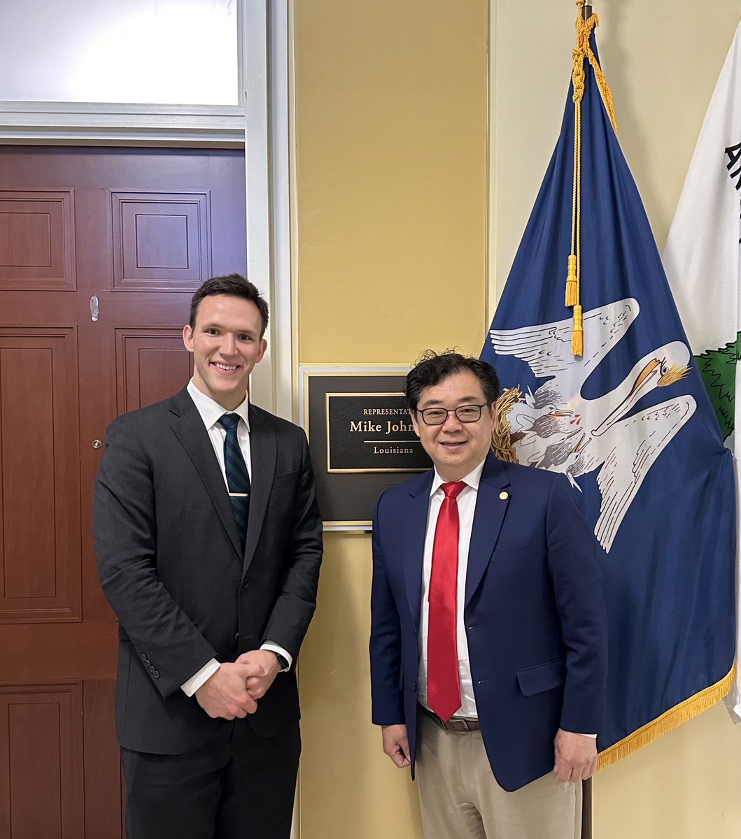 We had a very friendly and informative discussion on Medicare reform, IMG J1 Waivers, and lab tests fee reform. Mr. Tyler Fagan is the senior counsel to Speaker Mike Johnson, who is from Shreveport LA. #pathology #pathologists. Advocacy is a continuous and persistent process.