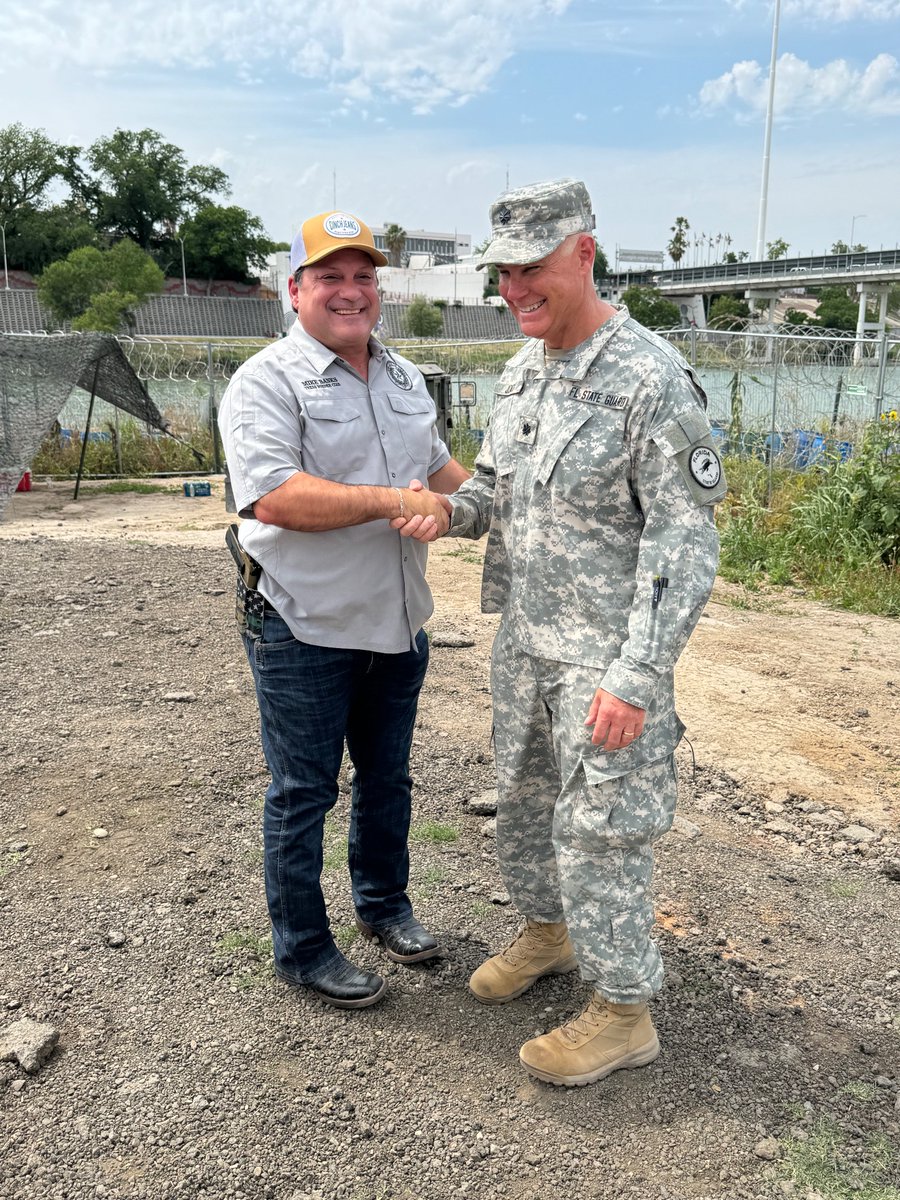 Thank you to the @FLStateGuard soldiers for their continued support of #OperationLoneStar. 

Together, we will secure our southern border and fill the gaps left by President Biden's dangerous open border policies. 

We will hold the line.