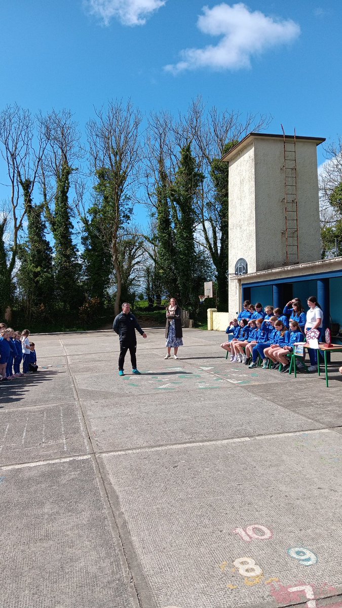 Great buzz and sense of anticipation with the arrival of #Dèise hurling boss Davy Fitzgerald who spoke to the pupils about the importance of respect and working on the basic skills, Davy presented the @CnamB_Waterford medals to the U-13 squads (Boys & Girls) who secured a double