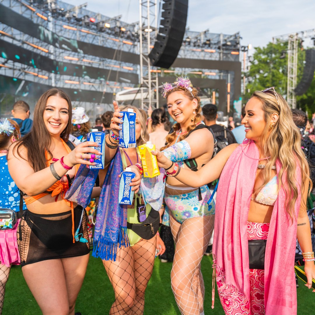 projectglowfest's tweet photo. #GLOWFam โจ @BeatboxBevs is bringing their delicious party punch to fuel all your #ProjectGLOWFest activities๐งSee yโall soon โ๏ธ https://t.co/v709Thr8jl
